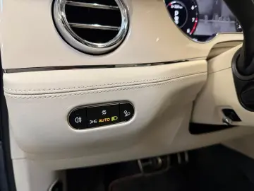 BENTLEY Bentayga 4.0 V8 EWB Azure 4WD Autom.