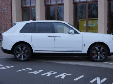 ROLLS ROYCE Cullinan Mandarin