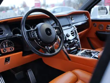 ROLLS ROYCE Cullinan Mandarin