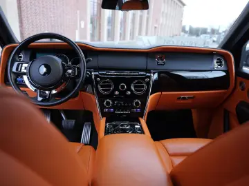 ROLLS ROYCE Cullinan Mandarin