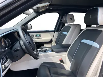 ROLLS ROYCE Cullinan Black Badge