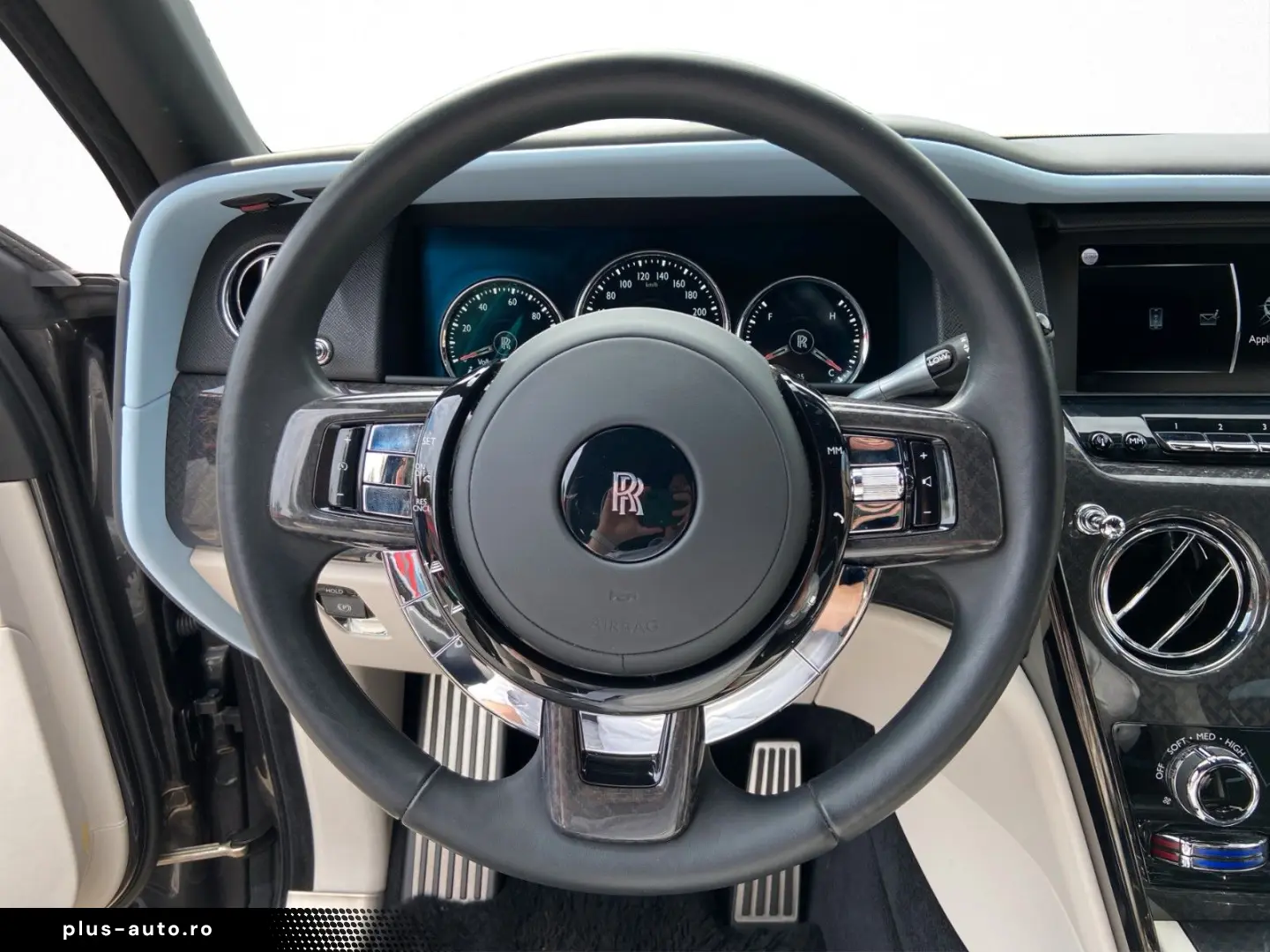 ROLLS ROYCE Cullinan Black Badge