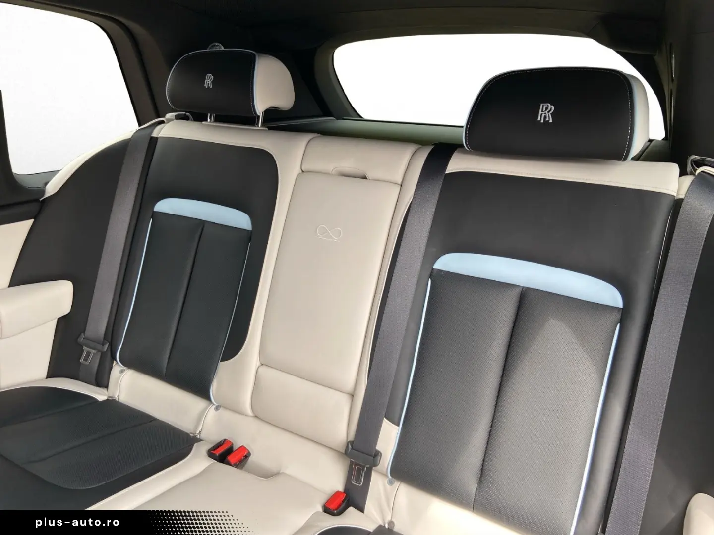 ROLLS ROYCE Cullinan Black Badge