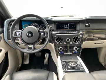 ROLLS ROYCE Cullinan Black Badge