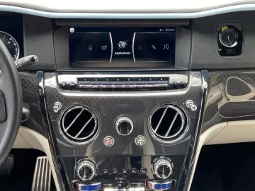 ROLLS ROYCE Cullinan Black Badge