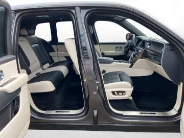 ROLLS ROYCE Cullinan Black Badge