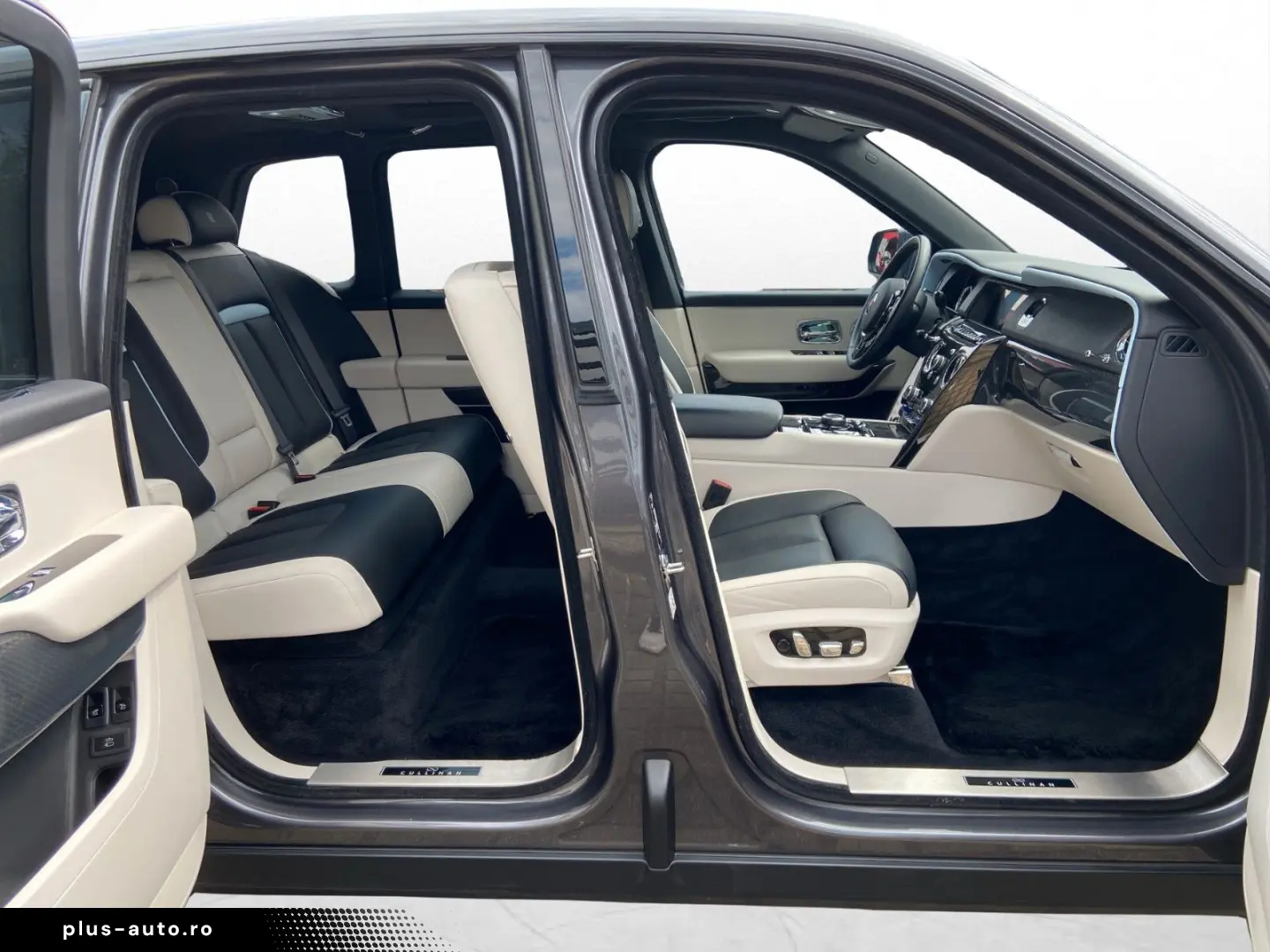 ROLLS ROYCE Cullinan Black Badge