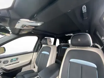 ROLLS ROYCE Cullinan Black Badge