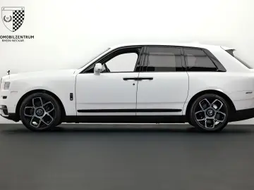 ROLLS ROYCE Cullinan Black Badge Starburst RearSeat Bespoke