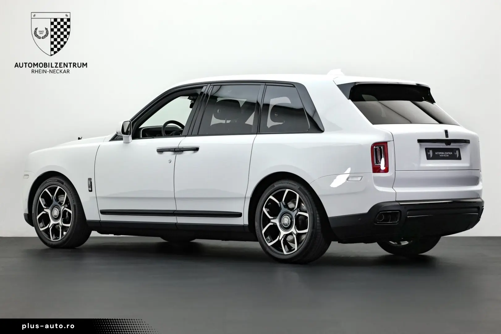 ROLLS ROYCE Cullinan Black Badge Starburst RearSeat Bespoke