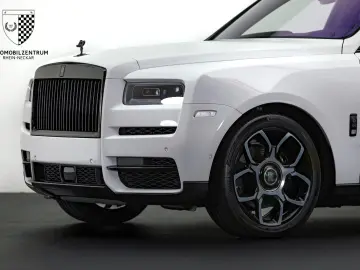 ROLLS ROYCE Cullinan Black Badge Starburst RearSeat Bespoke