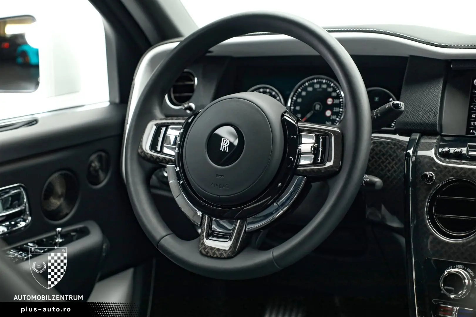 ROLLS ROYCE Cullinan Black Badge Starburst RearSeat Bespoke