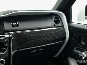 ROLLS ROYCE Cullinan Black Badge Starburst RearSeat Bespoke