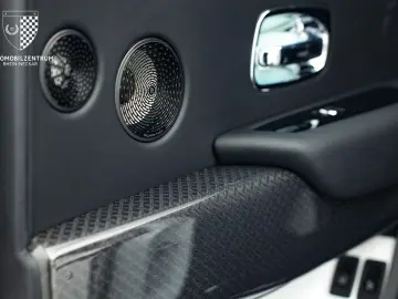 ROLLS ROYCE Cullinan Black Badge Starburst RearSeat Bespoke