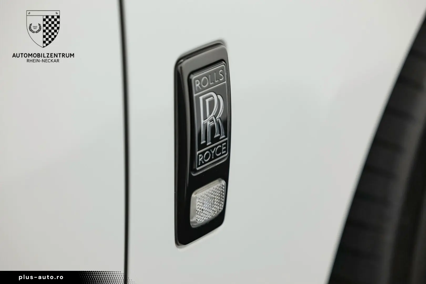 ROLLS ROYCE Cullinan Black Badge Starburst RearSeat Bespoke