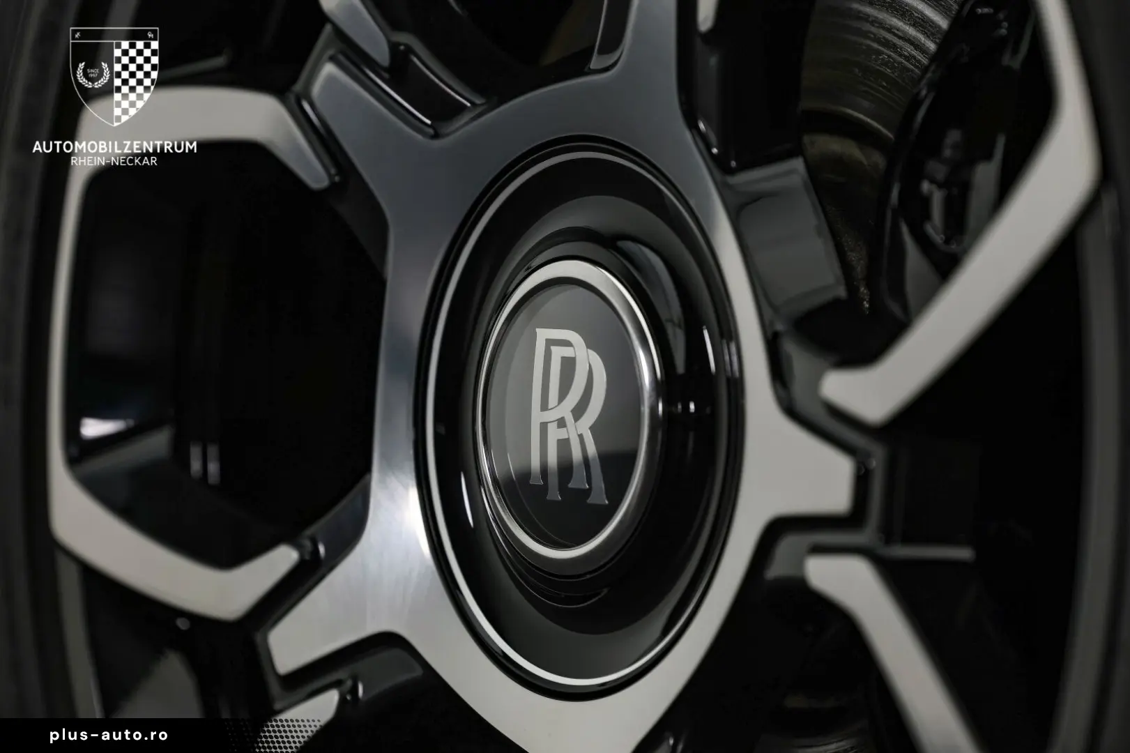 ROLLS ROYCE Cullinan Black Badge Starburst RearSeat Bespoke