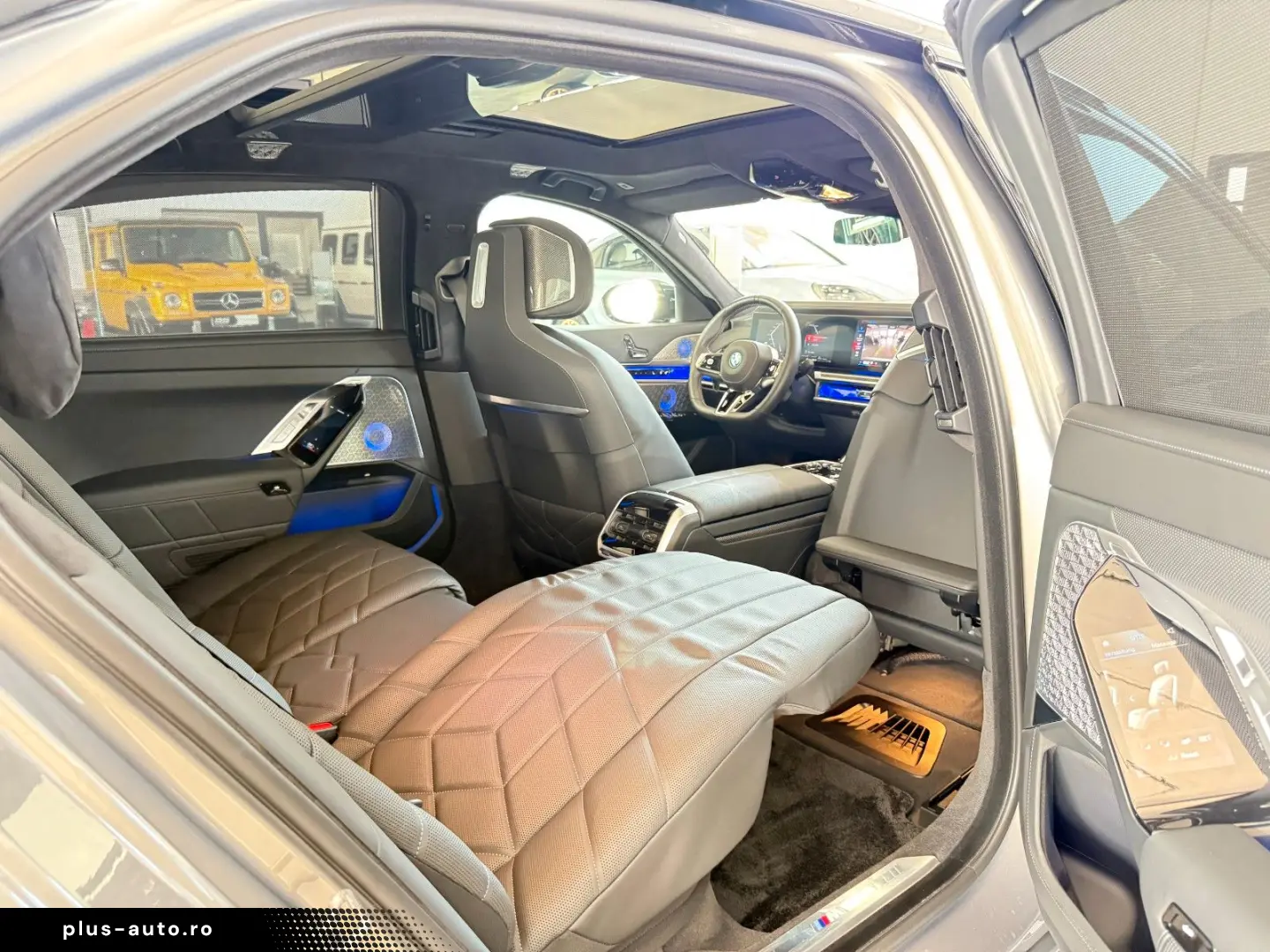 BMW M760e xDrive Two Tone Individual 3xTV SkyLounge