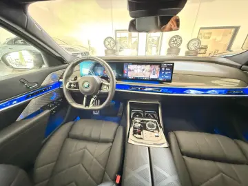 BMW M760e xDrive Two Tone Individual 3xTV SkyLounge