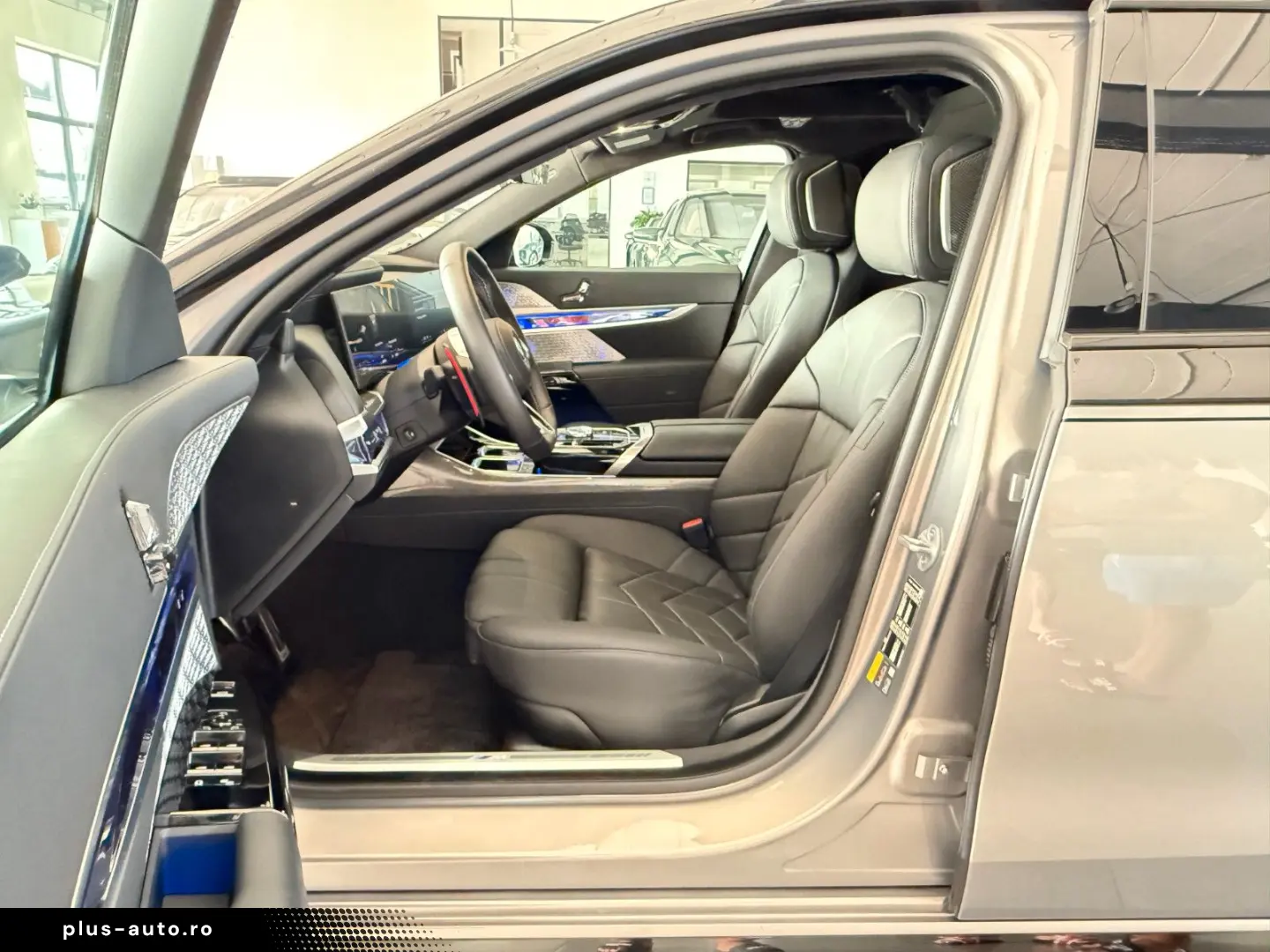 BMW M760e xDrive Two Tone Individual 3xTV SkyLounge