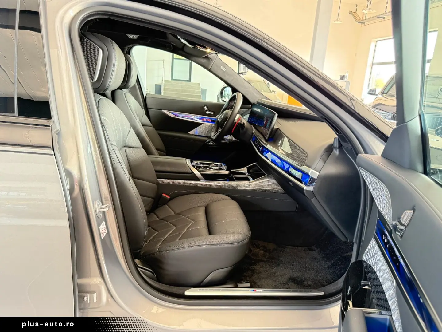 BMW M760e xDrive Two Tone Individual 3xTV SkyLounge