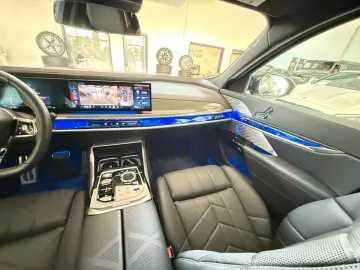 BMW M760e xDrive Two Tone Individual 3xTV SkyLounge