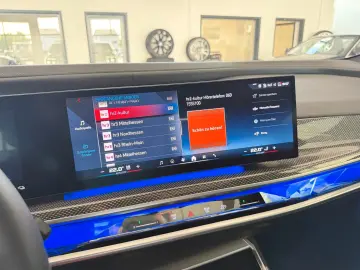 BMW M760e xDrive Two Tone Individual 3xTV SkyLounge
