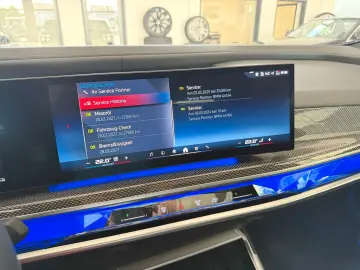 BMW M760e xDrive Two Tone Individual 3xTV SkyLounge