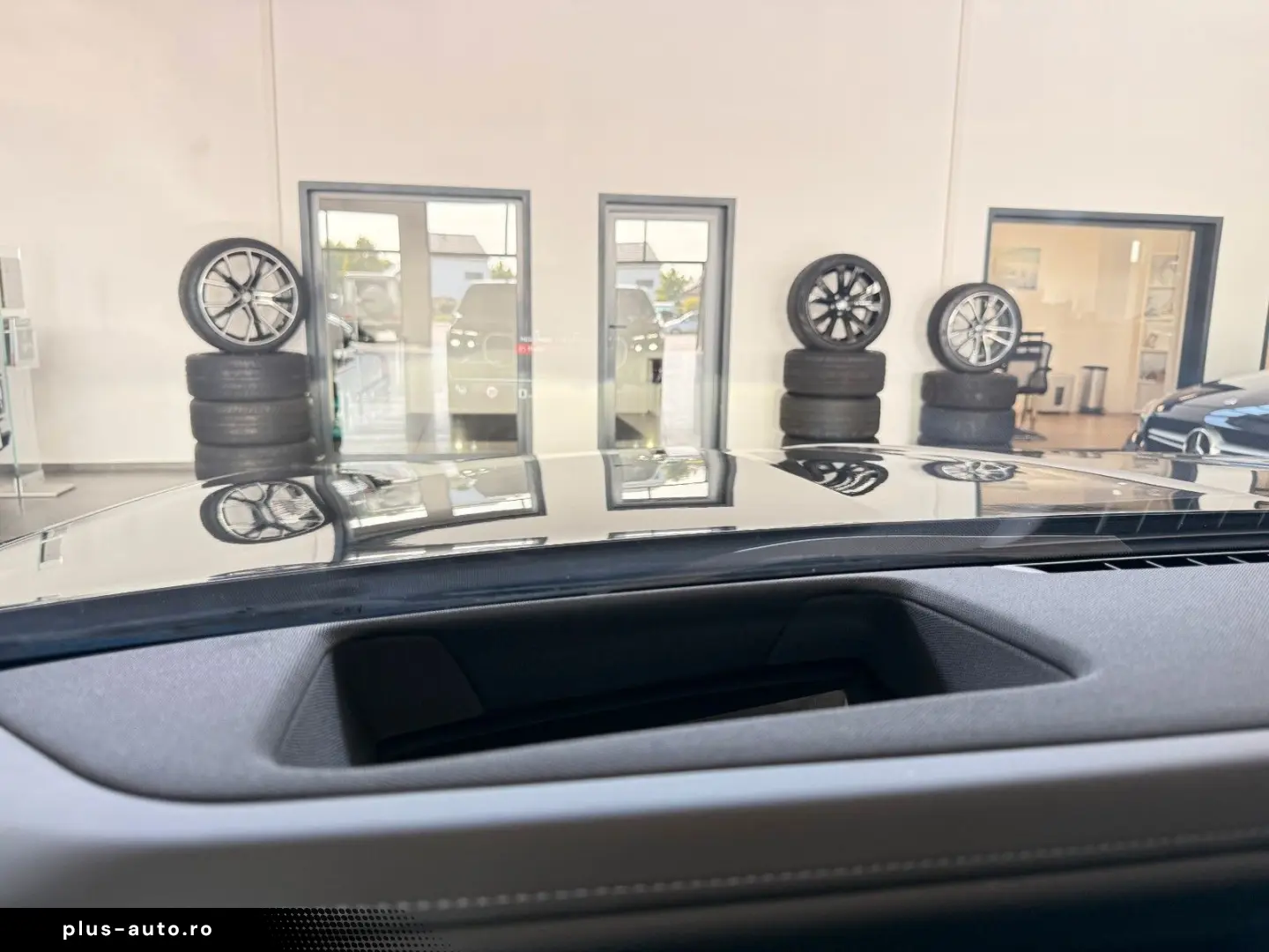 BMW M760e xDrive Two Tone Individual 3xTV SkyLounge