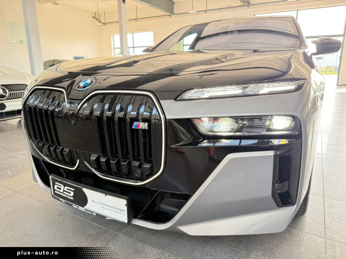 BMW M760e xDrive Two Tone Individual 3xTV SkyLounge