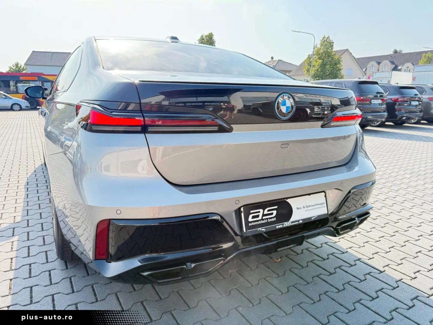 BMW M760e xDrive Two Tone Individual 3xTV SkyLounge