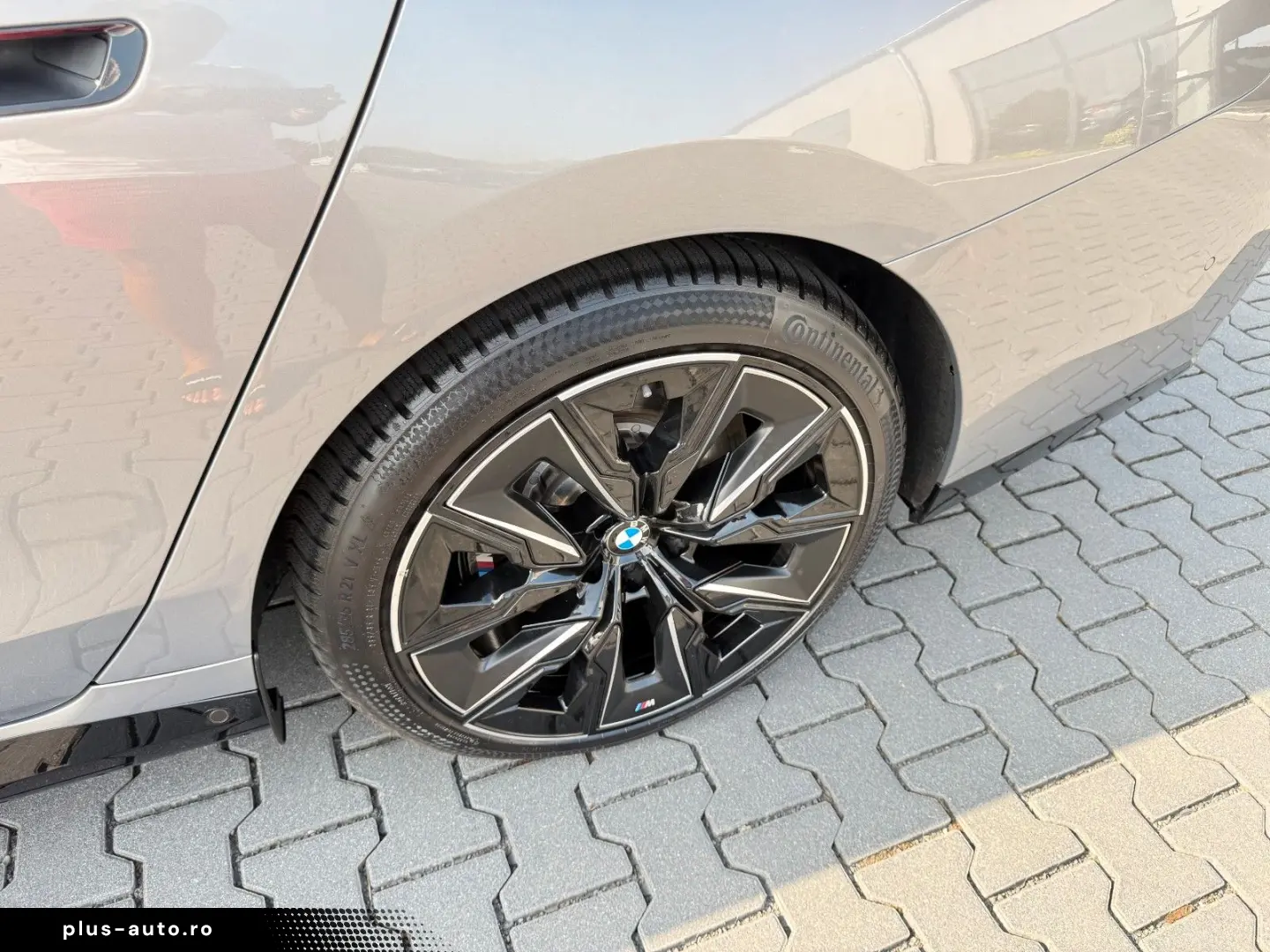 BMW M760e xDrive Two Tone Individual 3xTV SkyLounge