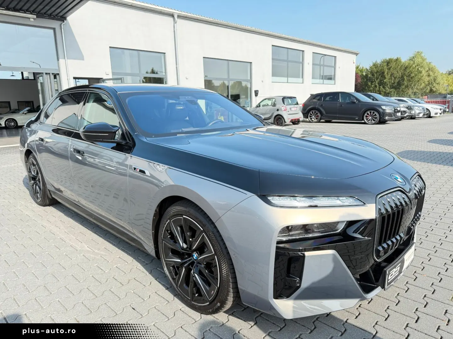 BMW M760e xDrive Two Tone Individual 3xTV SkyLounge