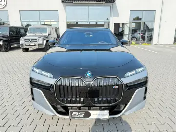 BMW M760e xDrive Two Tone Individual 3xTV SkyLounge