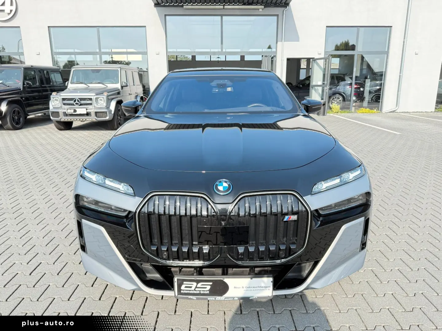 BMW M760e xDrive Two Tone Individual 3xTV SkyLounge