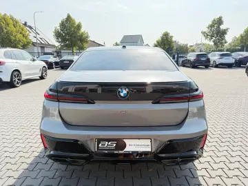 BMW M760e xDrive Two Tone Individual 3xTV SkyLounge
