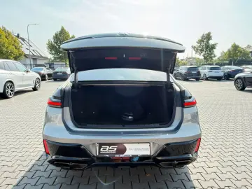 BMW M760e xDrive Two Tone Individual 3xTV SkyLounge