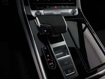 AUDI Q7 50 TDI 2024   Automatik  Scheckheft  Leder