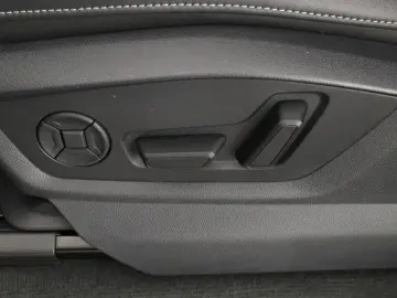 AUDI Q7 50 TDI 2024   Automatik  Scheckheft  Leder