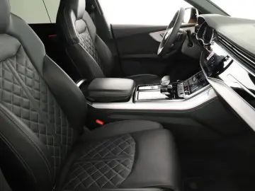 AUDI Q8 50 TDI 2023 S-Line  Automatik  Scheckheft