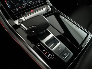 AUDI Q8 50 TDI 2023 S-Line  Automatik  Scheckheft