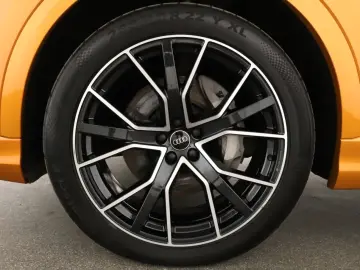 AUDI Q8 50 TDI 2023 S-Line  Automatik  Scheckheft