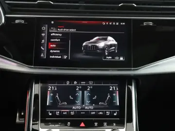 AUDI Q8 50 TDI 2023 S-Line  Automatik  Scheckheft
