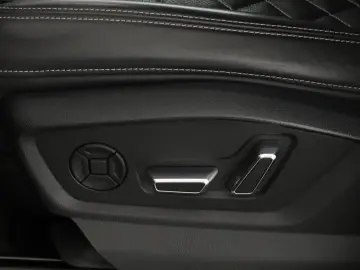 AUDI Q8 50 TDI 2023 S-Line  Automatik  Scheckheft