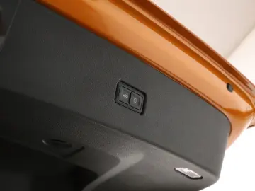 AUDI Q8 50 TDI 2023 S-Line  Automatik  Scheckheft