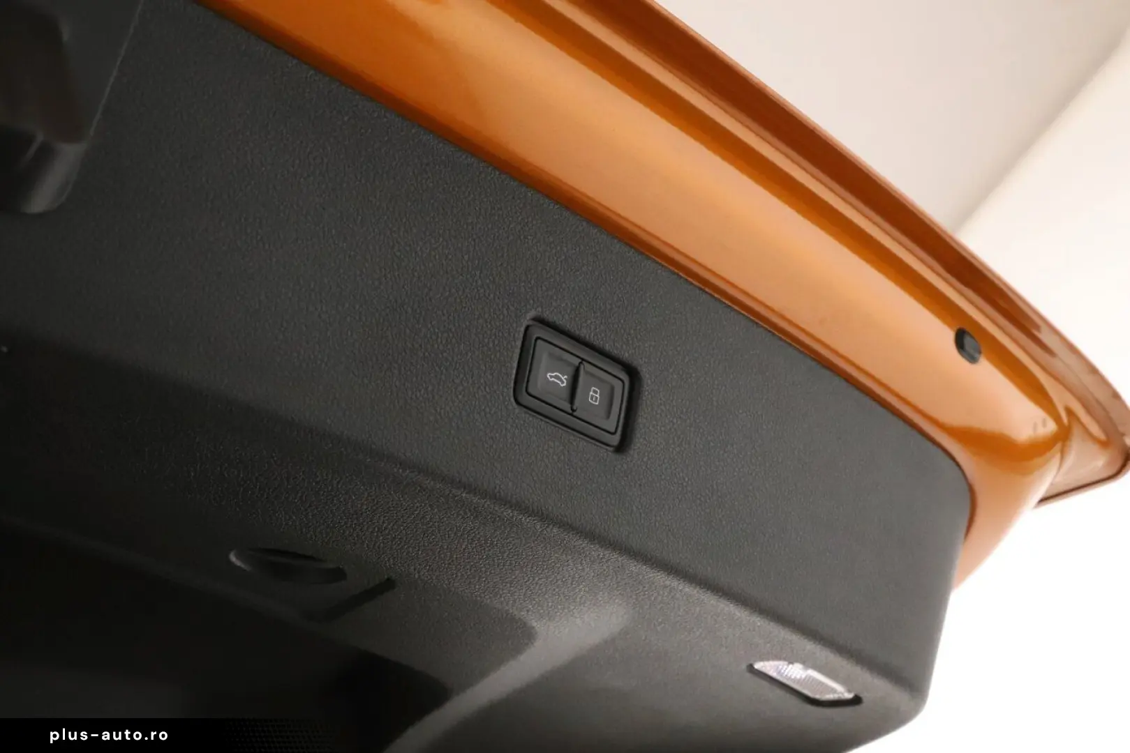 AUDI Q8 50 TDI 2023 S-Line  Automatik  Scheckheft