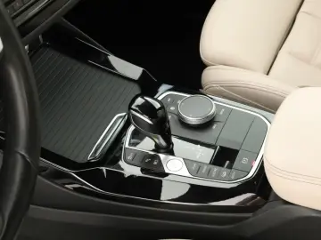 BMW X3 xDrive30e 2023   Automatik  Scheckheft