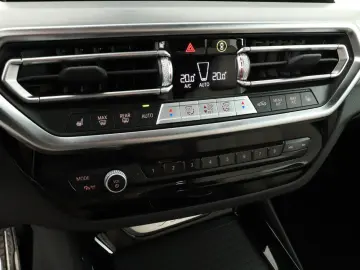 BMW X3 xDrive30e 2023   Automatik  Scheckheft