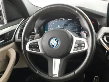 BMW X3 xDrive30e 2023   Automatik  Scheckheft