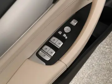 BMW X3 xDrive30e 2023   Automatik  Scheckheft