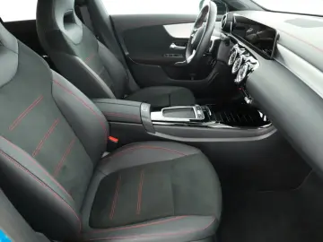 MERCEDES-BENZ CLA 220 4MATIC 2024 AMG  4X4  Automatik